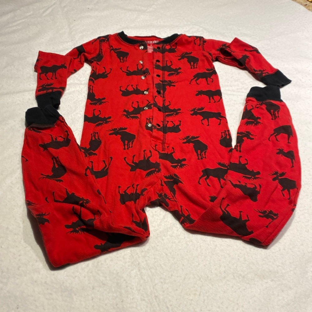The little Blue House Size 6 PJ In Moose Print .